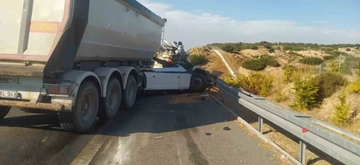 Manisa’da kamyon ile Tır çarpıştı 1 ölü