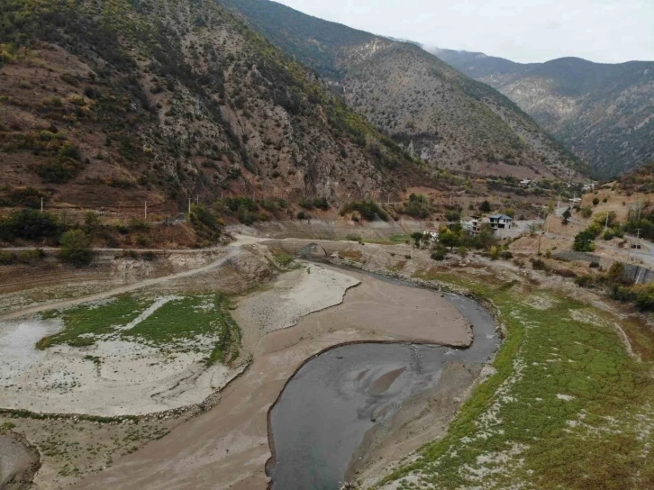 Sular çekildi, tarihi Torul Köprüsü gün yüzüne çıktı