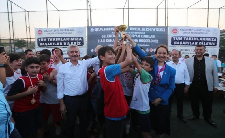 Şahinbey Belediyesi'nden dereceye giren takımlara ödül desteği