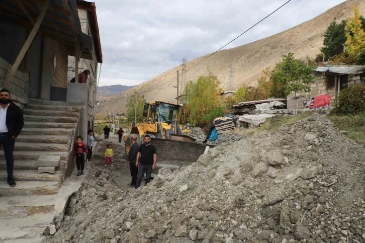 Hakkari Sümbül Mahallesinde yol çalışması start aldı