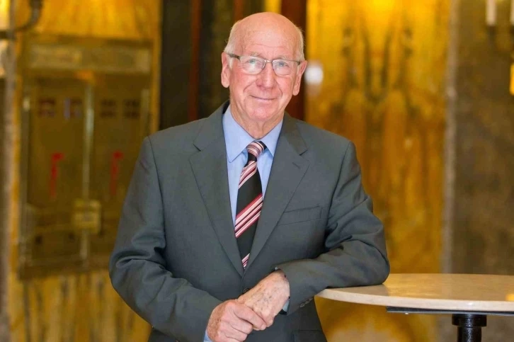 İngiliz futbolcu Sir Bobby Charlton hayatını kaybetti