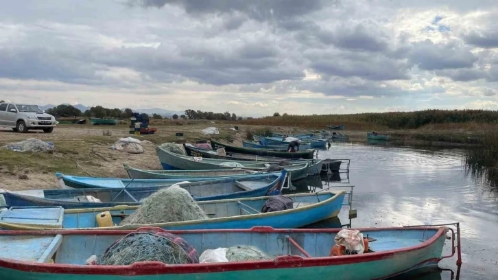 Göldeki avlanma faaliyetleri hem karadan hem havadan sıkı takipte