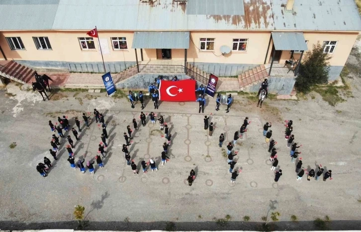 Cumhuriyet’in 100. yılında100 fidan diktiler