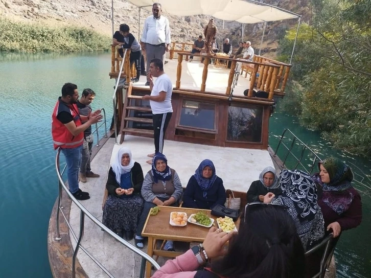 Adıyaman'da yaşlılar  için tekne turu düzenlendi