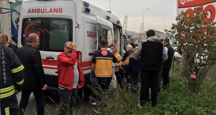 Tır belediye otobüsüne çarptı : 9 yaralı