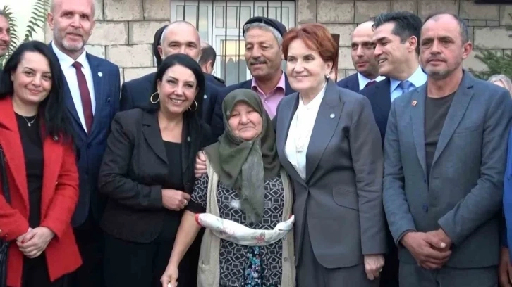 İYİ Parti Lideri Akşener, gözleme yapan kadınlarla buluştu