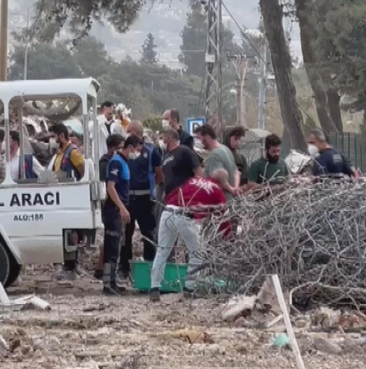 Hatay'da aynı enkazdan ikinci ceset çıktı