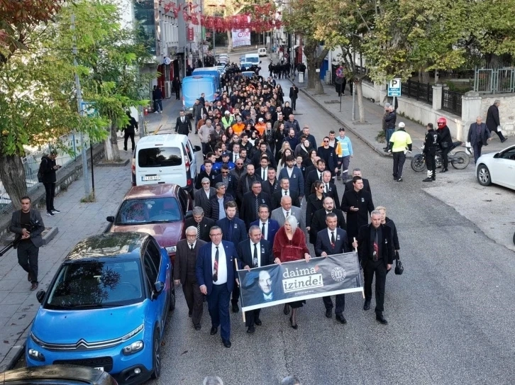 Bilecik'te Belediye çalışanları Ata’sına yürüdü