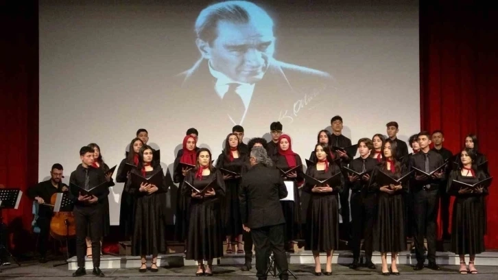 10 Kasım Atatürk’ü anma etkinliği, Van da konser ve şiirlerle gerçekleşti