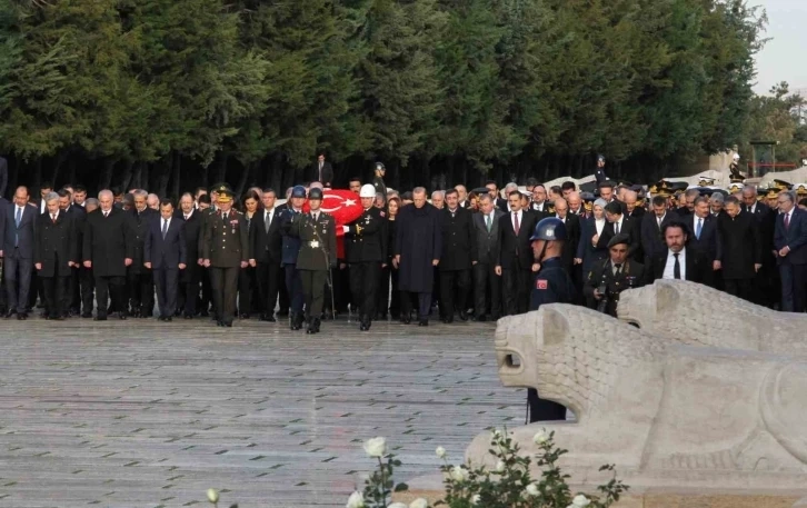 Mustafa Kemal Atatürk  için Anıtkabir’de 10 Kasım töreni