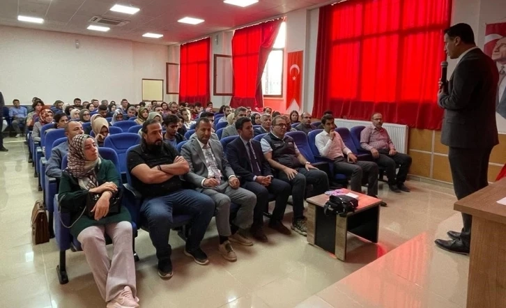 Adıyaman Samsat’taki okullarda kişisel gelişim konferansı verildi