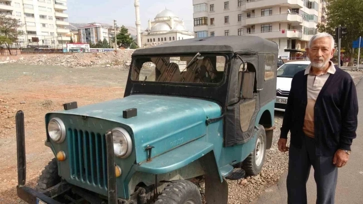 Kahramanmaraş ta yarım asırdır bindiği cipi satmak istemiyor