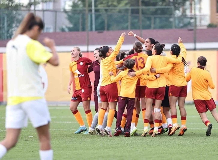 Galatasaray, Kadın futbol liginde Fenerbahçeyi 2-1 mağlup etti