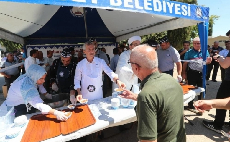 Şahinbey Belediyesi'nden  her gün 12 bin kişiye aşure