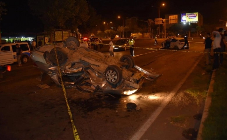 Şanlıurfa’da 2 otomobil çarpıştı: 1 ölü, 4 yaralı