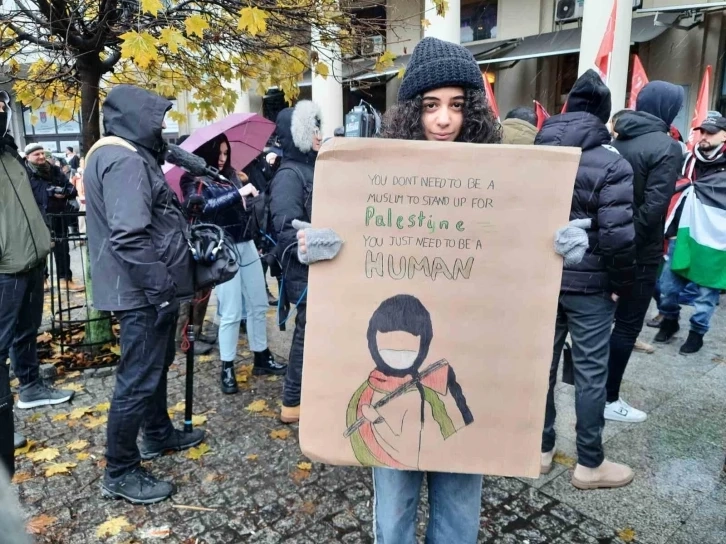 Eylemler sürüyor, Polonya’da binlerce kişi Filistin’e destek için yürüdü