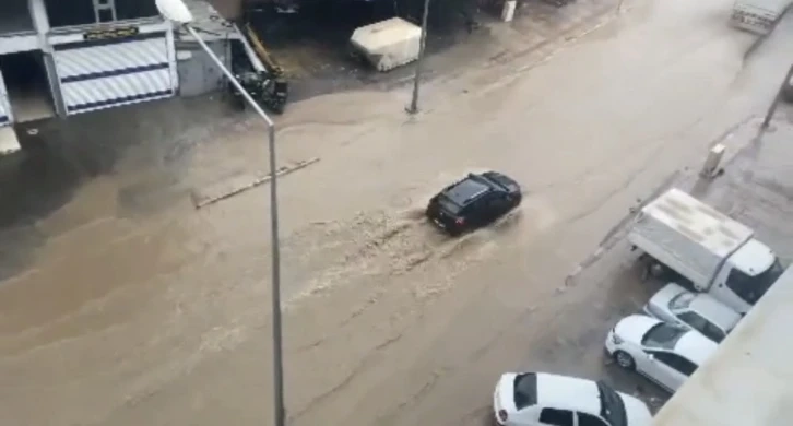 Mardin’de yollar göle döndü