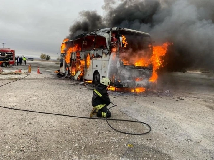 Konya’nın Ereğli ilçesinde bir yolcu otobüsü alev alev yandı