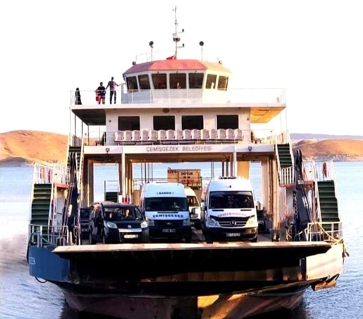 Tunceli, Elazığ arası Feribot seferleri normale döndü