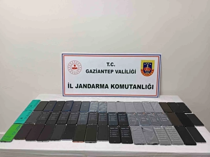 Jandarma, Gaziantep’te 1,5 milyon lira değerinde kaçak cep telefonu ele geçirdi