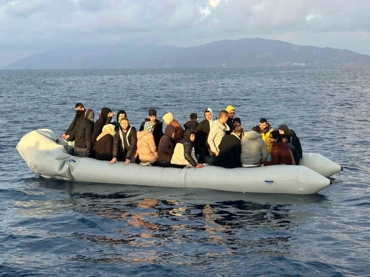 Düzensiz göçmenleri Türk Sahil Güvenlik ekipleri kurtardı