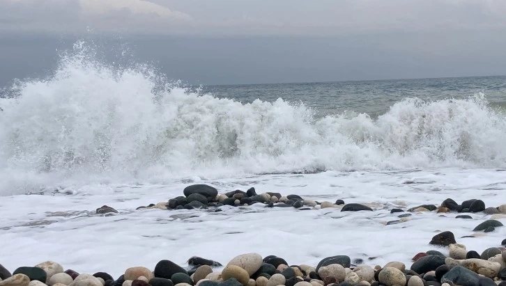 Mersin’de çok kuvvetli yağış, fırtına ve dolu şehirde büyük korku ve paniğe yol açtı