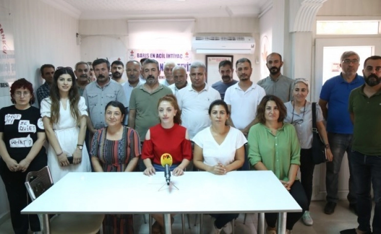 İHD Urfa Şubesinde ‘Barış Nöbeti’ eylemi yaptı