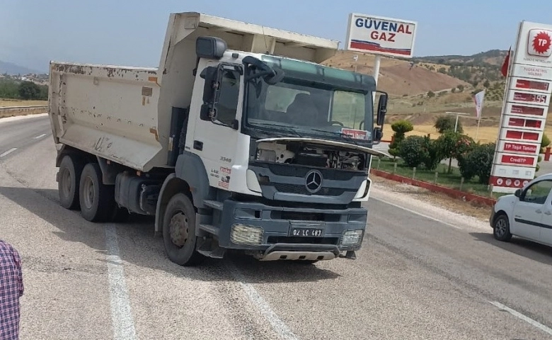 Bunalıma giren yurttaş kendini araçların önüne attı