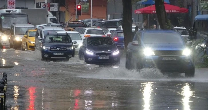 İstanbul’da fırtına bilançosu : "1 ölü, 4 yaralı"