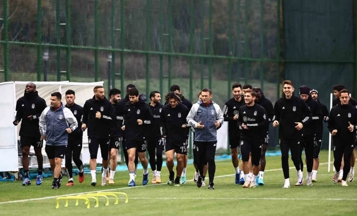 İstanbul'da büyük maç, Beşiktaş, Fenerbahçe ye bileniyor