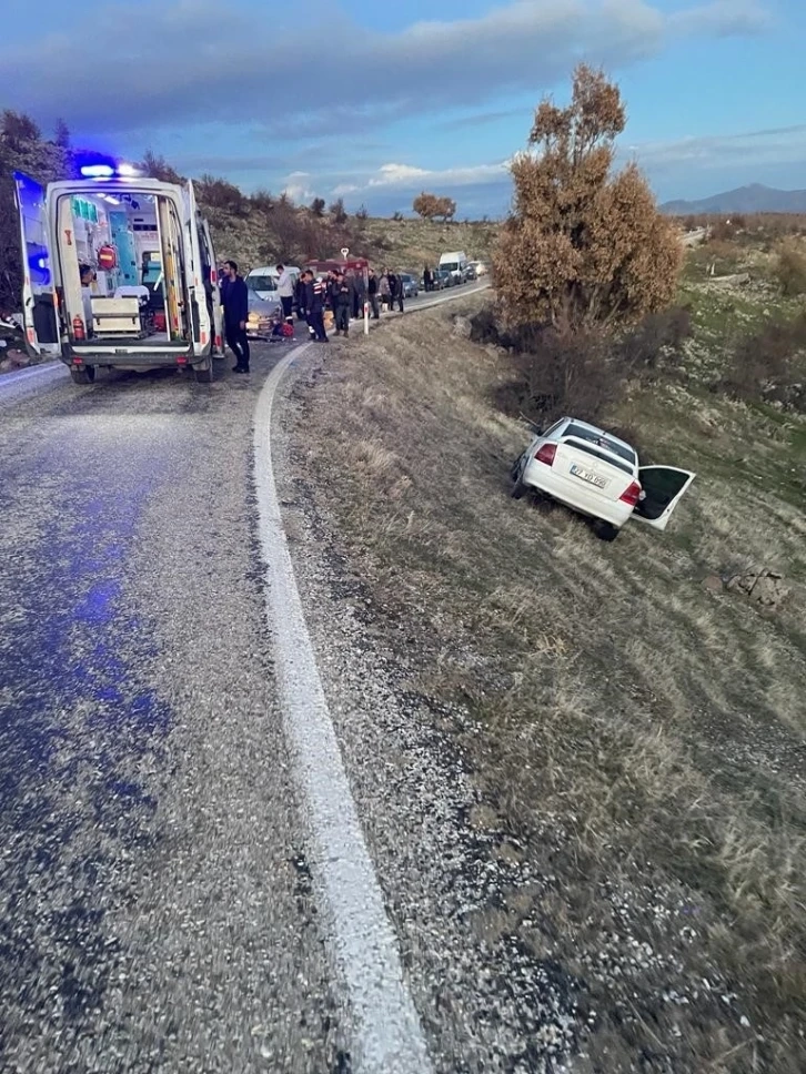 Trafik kazası Manisalıyı korkuttu  1’i çocuk 8 kişi yaralı