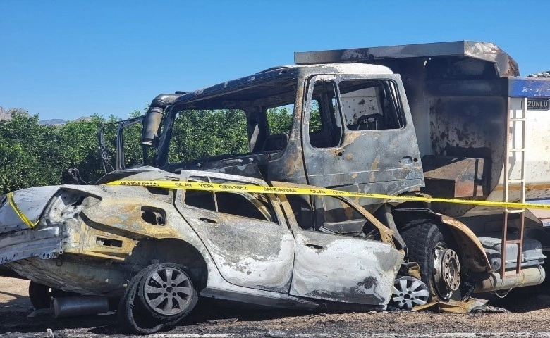 Çalıntı otomobille kaza yaptı, yanarak can verdi