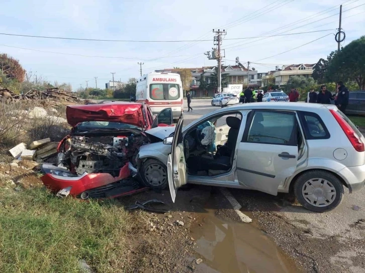 Kaza,  kafa kafa çarpıştılar: 8 yaralı