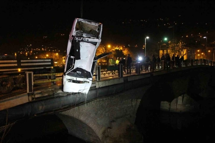 Otomobil köprüden Yeşilırmak Nehri’ne uçtu: 1 ölü