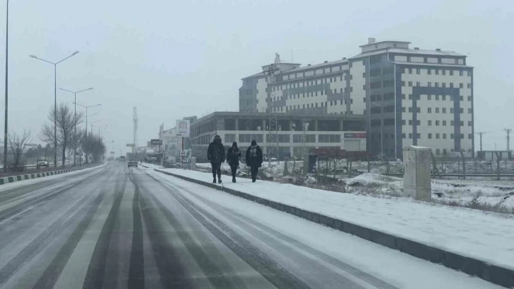 Kar yağışı Kars’ta etkili oluyor