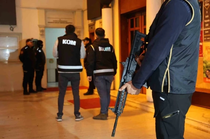 Polisten Adana Büyükşehir Belediyesine rüşvet operasyonu: Çok sayıda gözaltı var