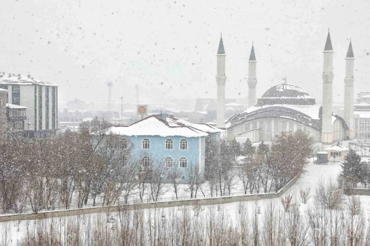 Eğitime kar engeli Ağrı’da okullar tatil edildi