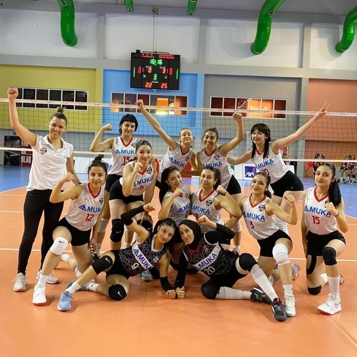 Tarsus voleybolda Kayseri ye 3-0 yenildi