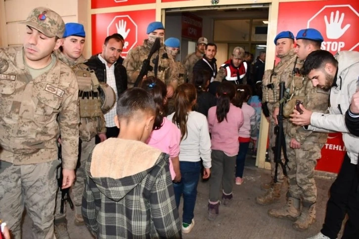 Siverek’te 150 öğrenci yemekten zehirlendi