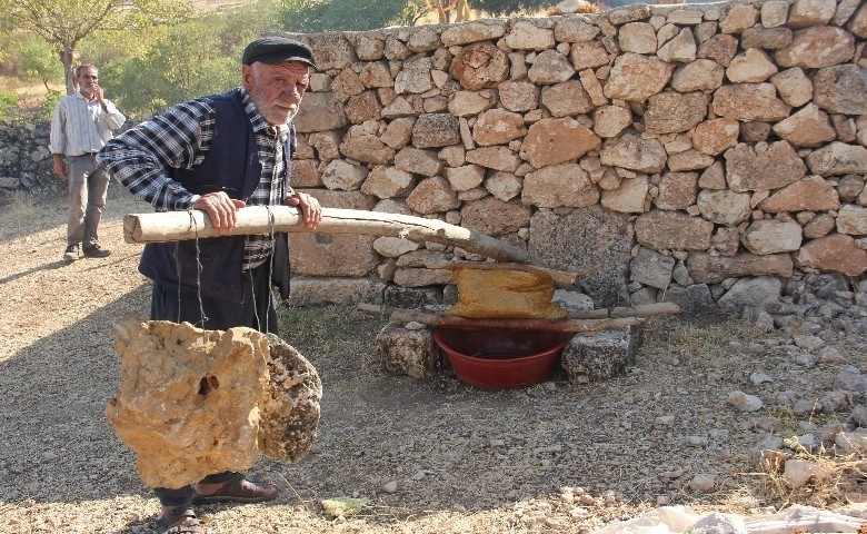 Üzüm sıkmada bin 700 yıllık ‘askıda baskı’ tekniği kullanılıyor