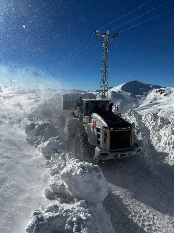 Hakkari’de 34 yerleşim yolu ulaşıma kapandı