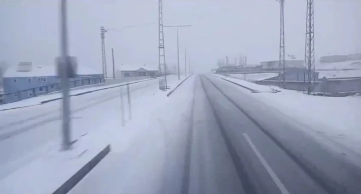 Kar ve tipi nedeniyle Tendürek Geçidi ulaşıma kapatıldı