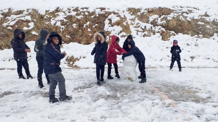 Kar nedeniyle Bayburt’ta okullar 1 gün tatil edildi