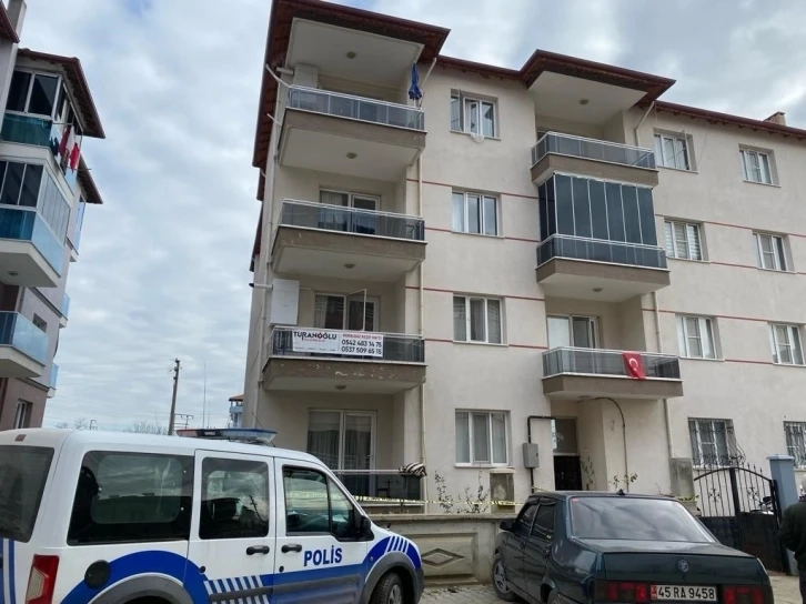 Manisa da 4. kattan düşen öğretmen hayata tutunamadı