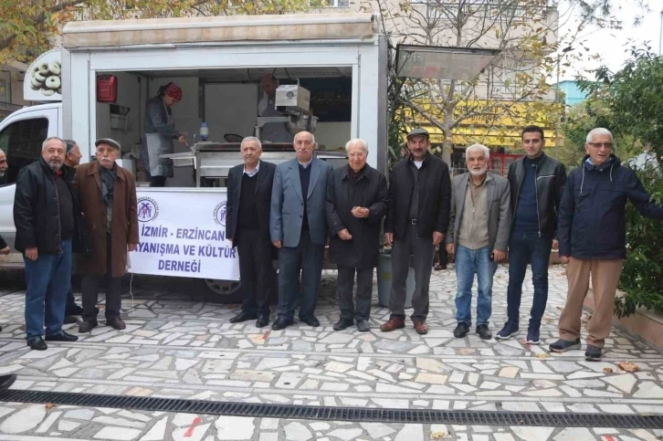 Depremde ölenler için lokma dağıttılar