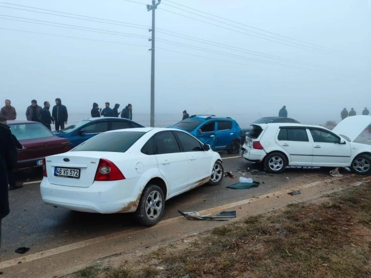 Göksun’da zincirleme trafik kazası: 15 yaralı