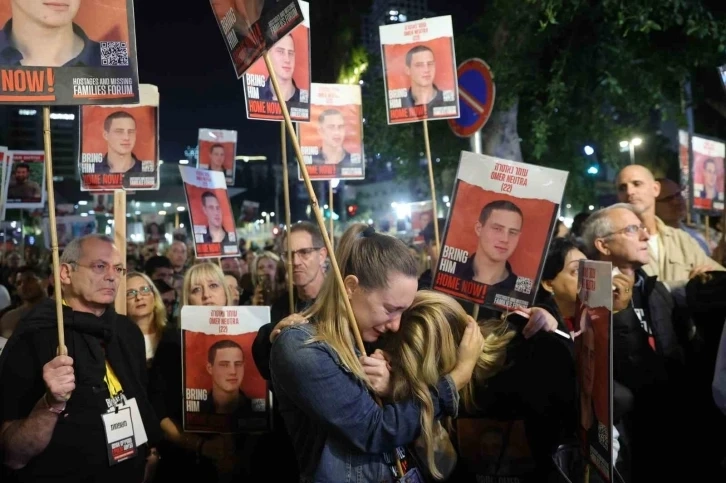 Tel Aviv'de esir protestosu: “Netanyahu iktidardayken hayatımız bu, felaket üstüne felaket”