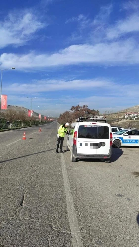 Gaziantep'te yılbaşı tedbirleri  çerçevesinde  sürücülere 105 bin 767 TL ceza