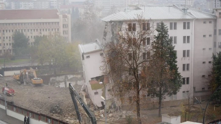 Gaziantep Emniyet Müdürlüğü Binasının yıkımı sürüyor