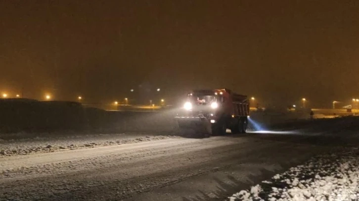 Van’da 53 yerleşim yerinin yolu ulaşıma kapandı